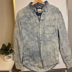 American Eagle Outfitters Denim Wash Casual Shirt